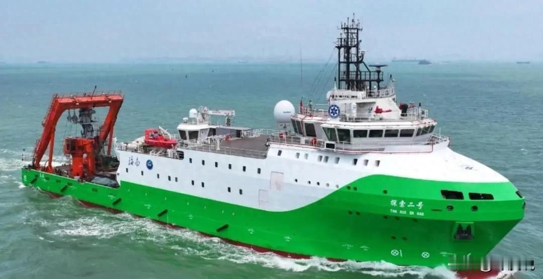 最近这阵子，菲律宾动作特别多。一边在南海让海岸警卫队老往黄岩岛、仙宾礁这边凑，另