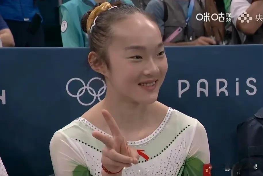 周雅琴在女子平衡木决赛中拿到一枚银牌！！第一个出场得到14.1分，最终在多名选手