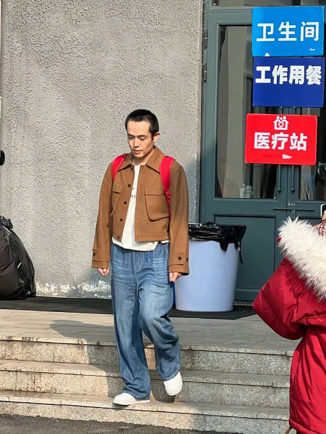 王星去录无限超越班了 今日现身 无限超越班 录制现场，期待他在节目中的精彩表现！