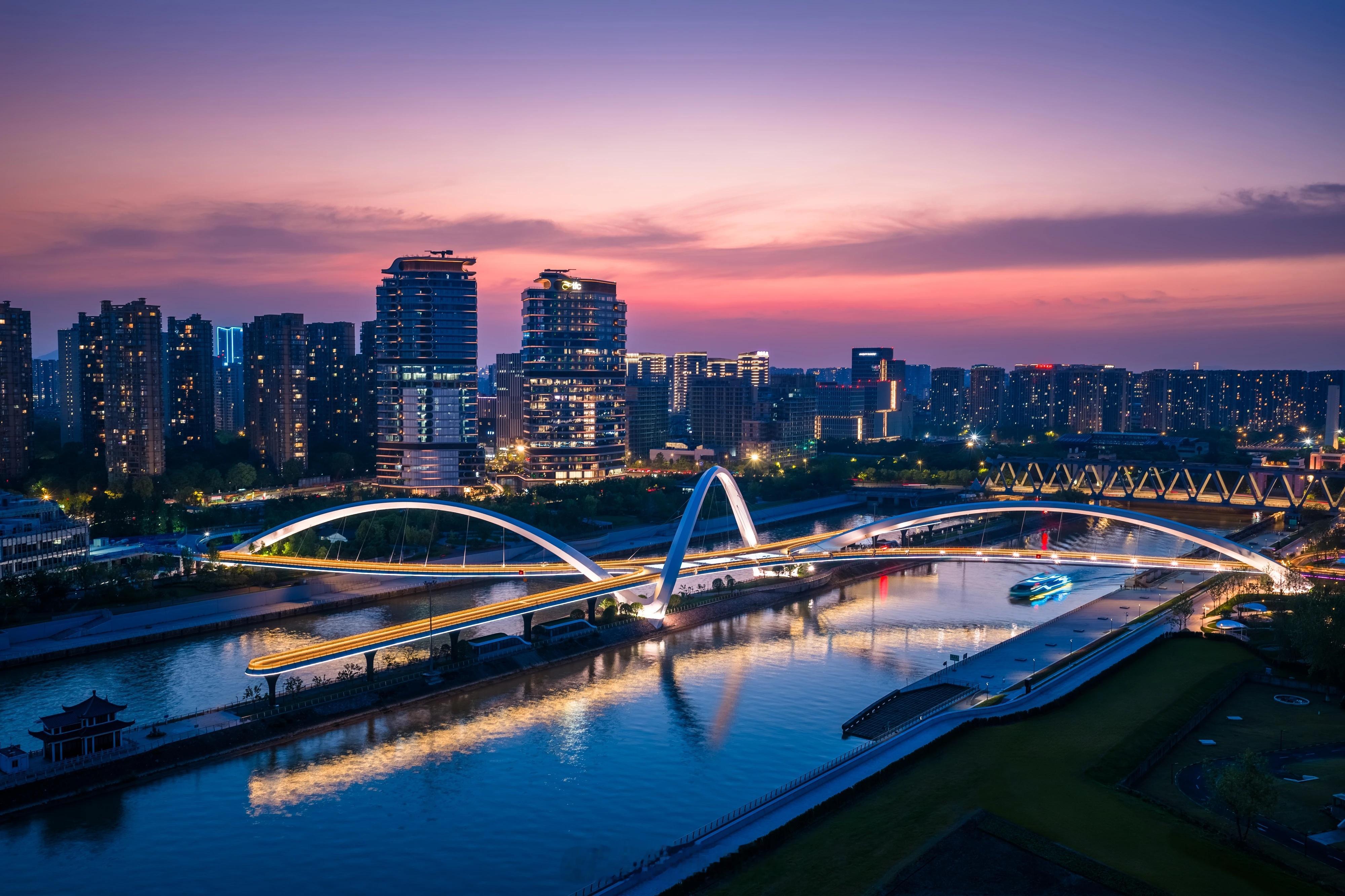 5月1日，江河汇桥正式面向市民开放。网页链接