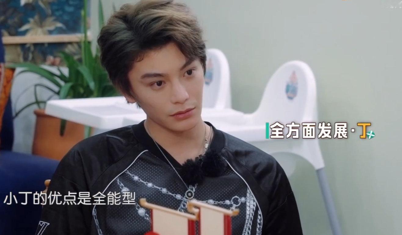 岳云鹏说丁禹兮是眼力见鼻祖谁看了不说一句小丁会来事啊，眼力见儿这块直接封神了～中