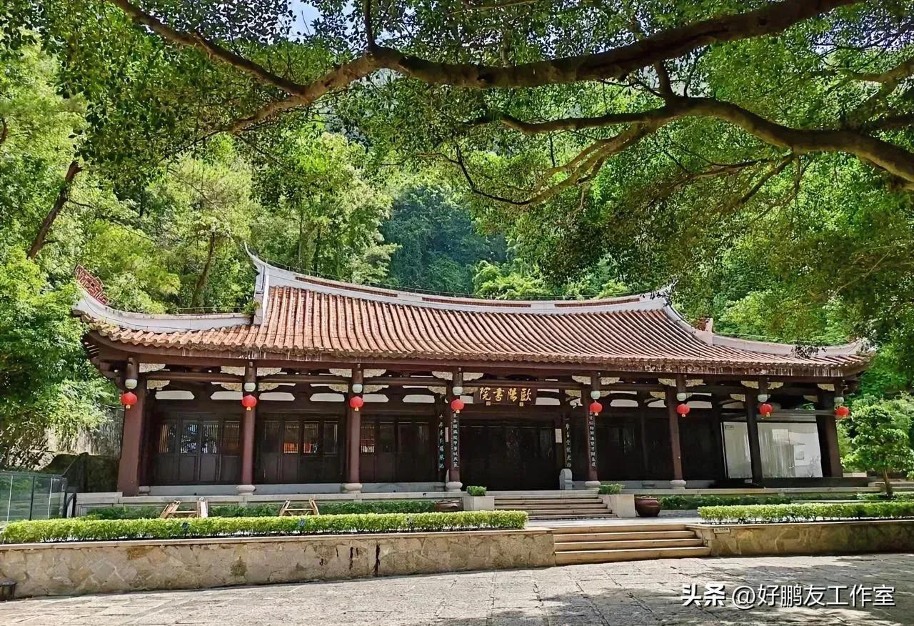 泉州这些年在复建古书院，有十几个，包括宝海庵书院、梅石书院等，以延续古城文风，助