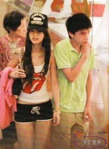 Angelababy 2009年狗仔偷拍  一家五口商场逛街 ​​​