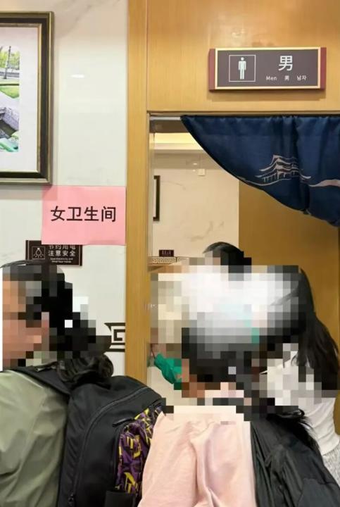 "太用心了！"五一假期，山西晋祠博物馆景区将人流量最大的一间男厕临时改造为女厕，