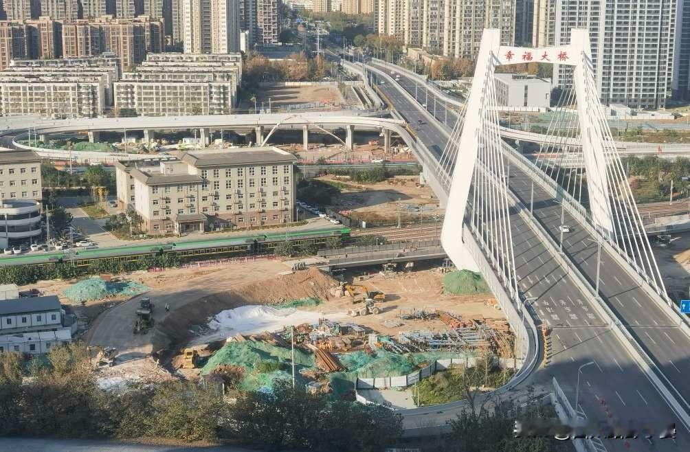 西安浐灞这工程速度够快！元旦前辅路开通稳了

好消息！西安浐灞这处市政工程最近施