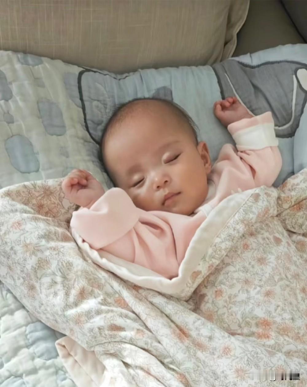 可怜的小洛熙，阿姨懂你的痛，13年前的今天，我也跟你一样，进了心脏手术室。心脏房