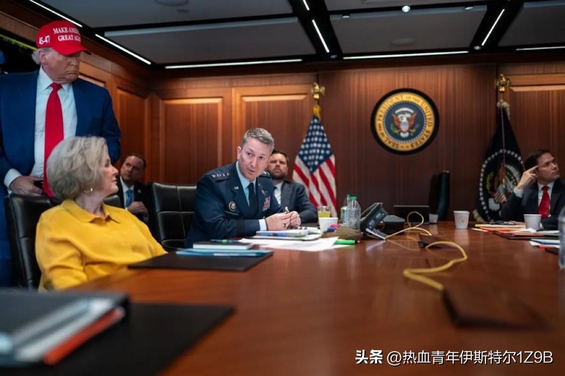 特朗普权衡有限的首次打击以迫使伊朗达成核协议。
计划是：先袭击几个军事或政府目标