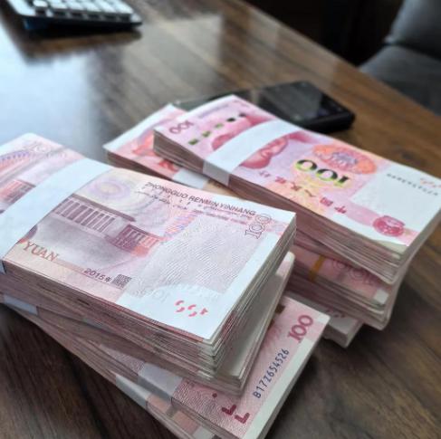 很多人还在怀念几年前“随便存个定期就有4%以上”的好日子，但现实是：
存款利率一