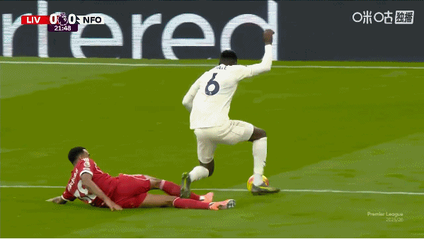 桑加雷禁区倒地，没有点球判罚 