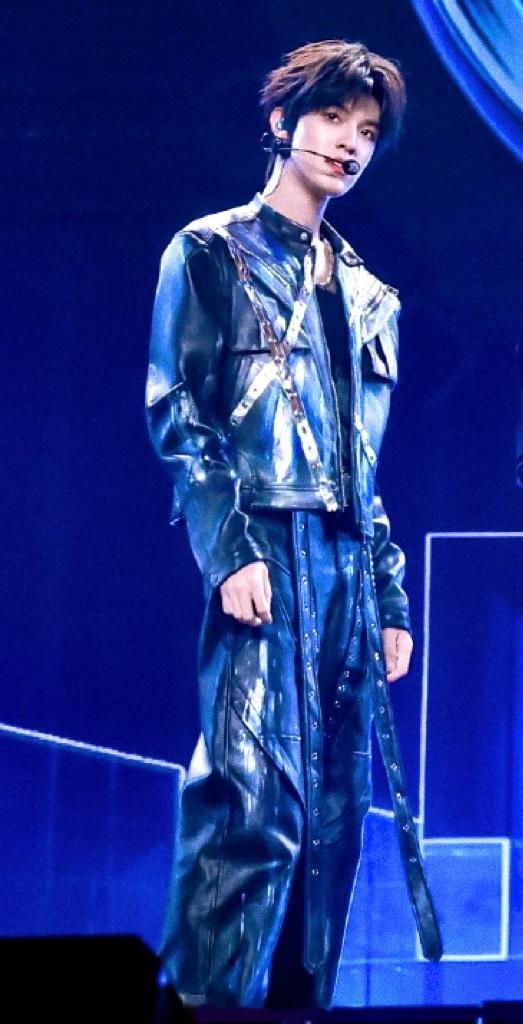 演唱会四天结束后又去参加活动状态还保持这么好[流鼻血][流鼻血][流鼻血]张泽禹