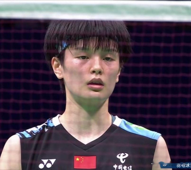 羽毛球亚锦赛女单决赛
第一局王祉怡以21：19艰难战胜陈雨菲
带着腰伤出战的王祉