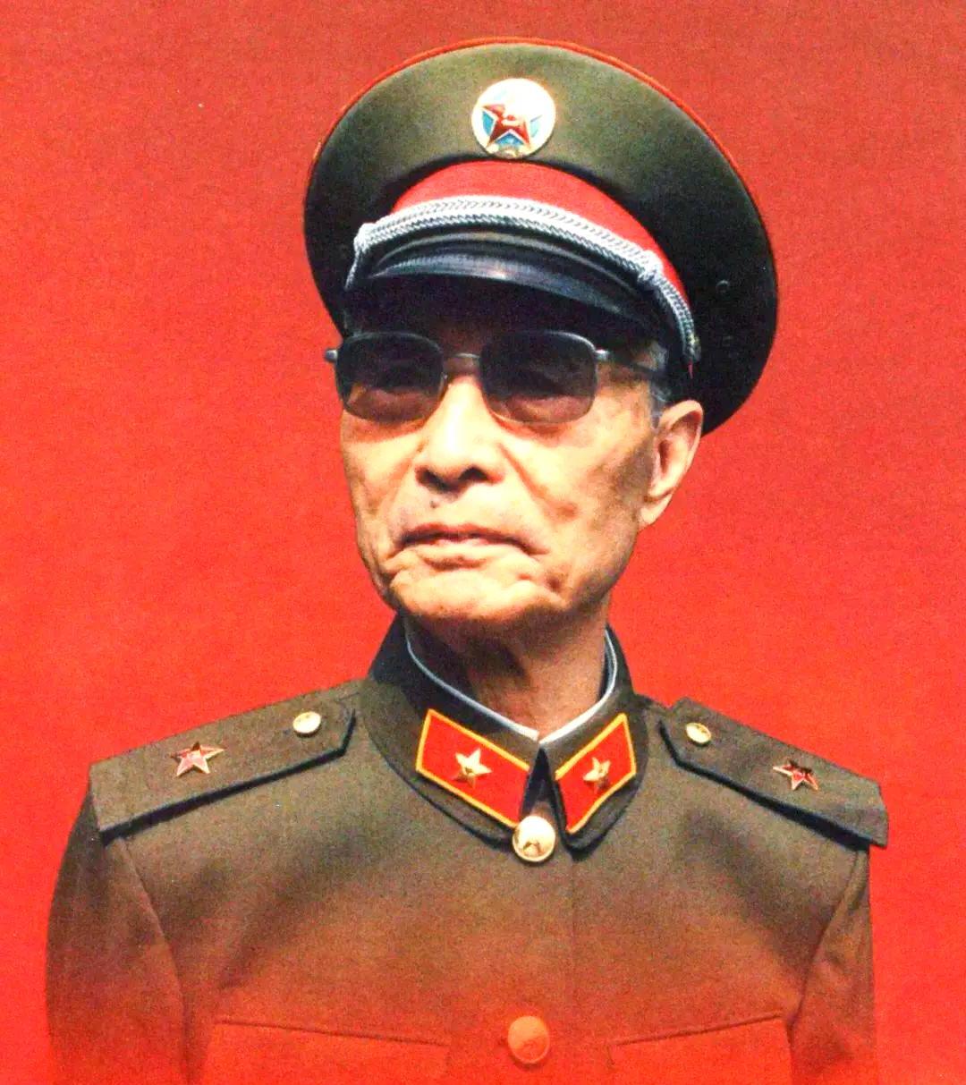 奋进长征路网络贵州行 在娄山关，有一座“遵义战役牺牲的红军烈士永垂不朽”纪念碑，