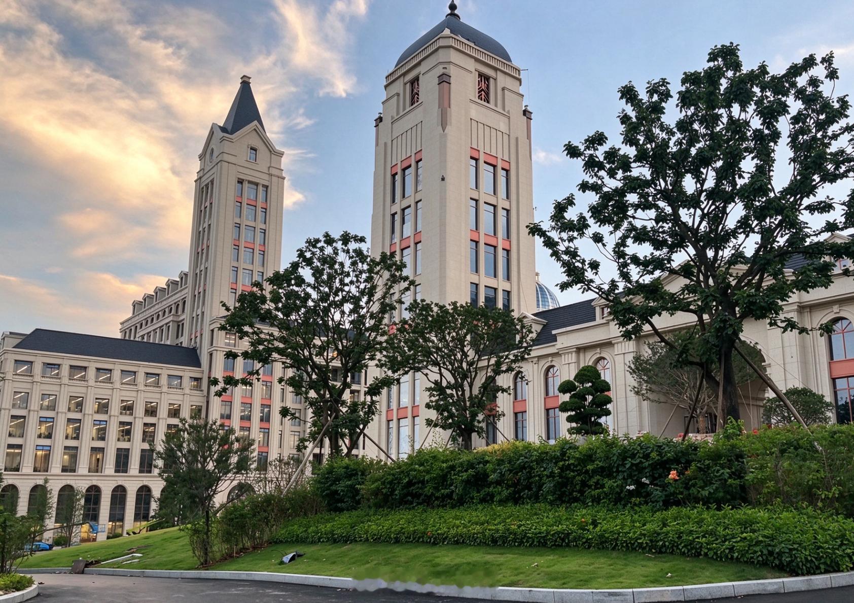 深圳新学校，南方科技大学半导体学院，明年建成。产教融合，培养能解决产业真问题的工