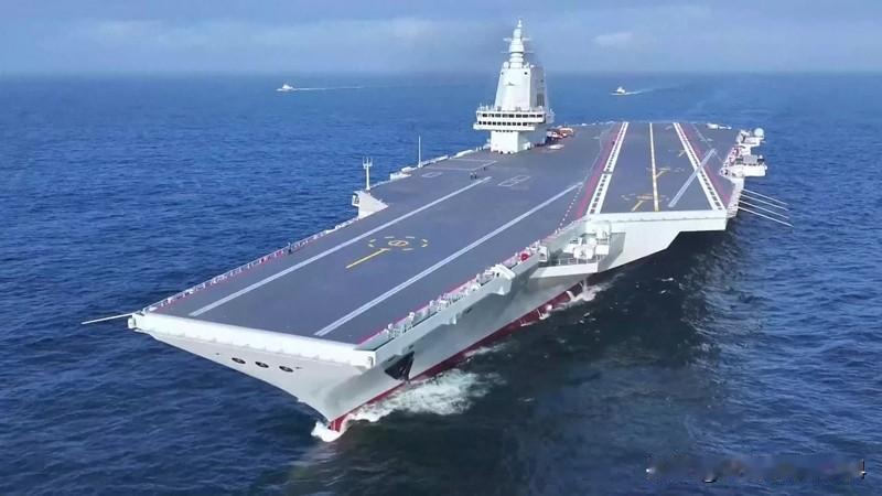 福建舰的电磁弹射技术相当牛！它创造了常规动力航母搭载电磁弹射系统的全球先例。此前