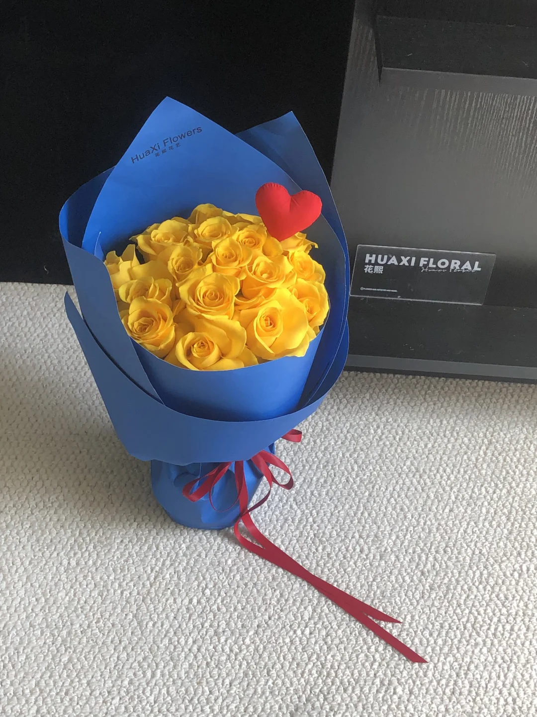 HDB花束集齐了红黄蓝色彩三要素❤️💙💛