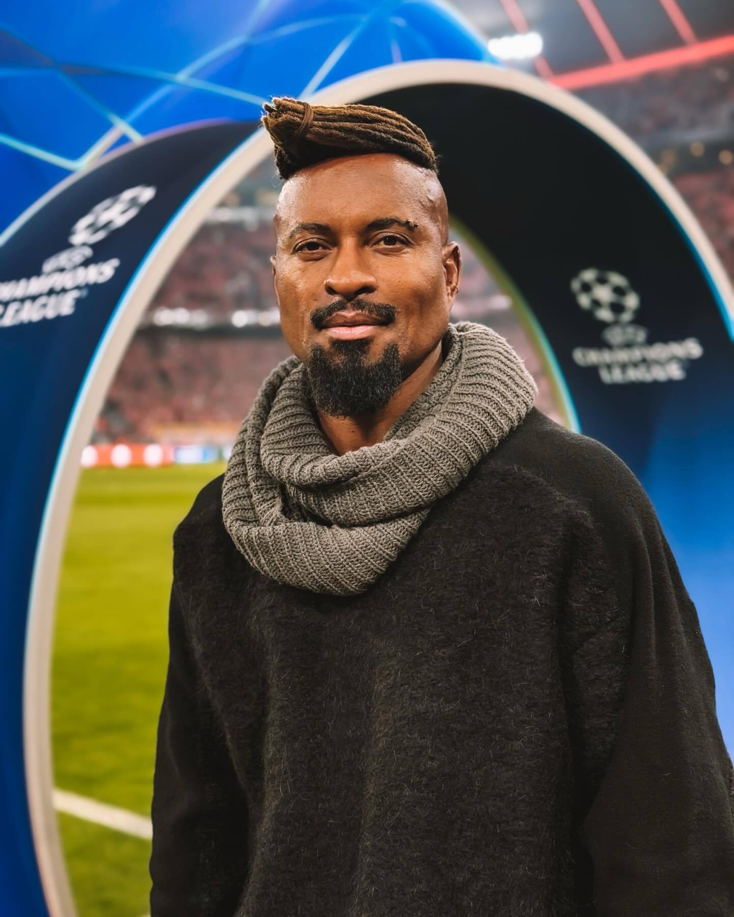 【😎】 泽·罗伯托🇧🇷的发型太潮了！！！！巴西球迷俱乐部