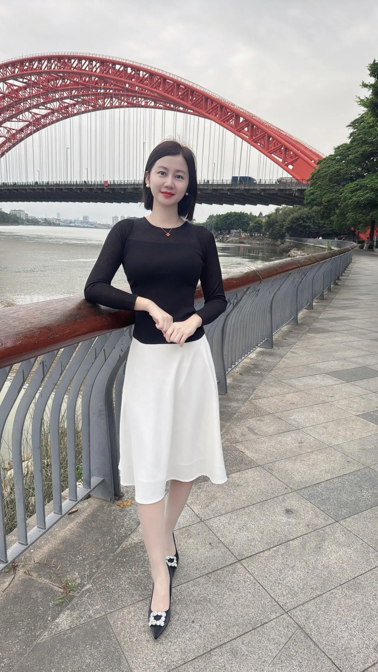 看了琼瑶的遗书，我也顺便把我的遗书写好了：等我死了，骨灰必须抹墙上，因...