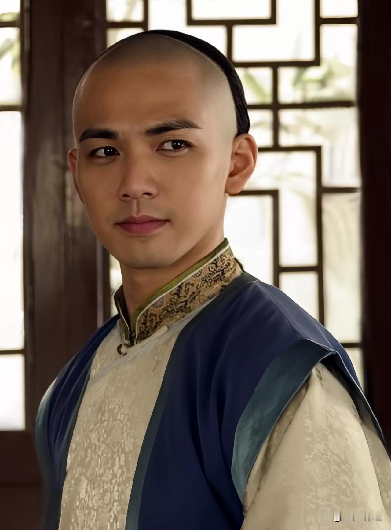 很喜欢纳兰容若，喜欢他的诗，而他被搬上荧幕多次，饰演他的演员不少，但是让我印象深