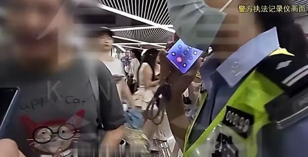 谁能想到！一个被全网通缉的诈骗犯，还想着去看时代少年团的演唱会，面对警察更是“不