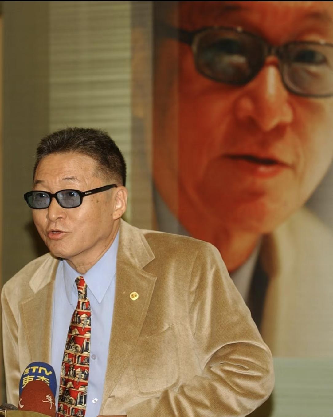 台湾李敖教授说：“一个人在社会上，礼貌没用，谦逊没用，古道热肠没用，忠厚老实没用