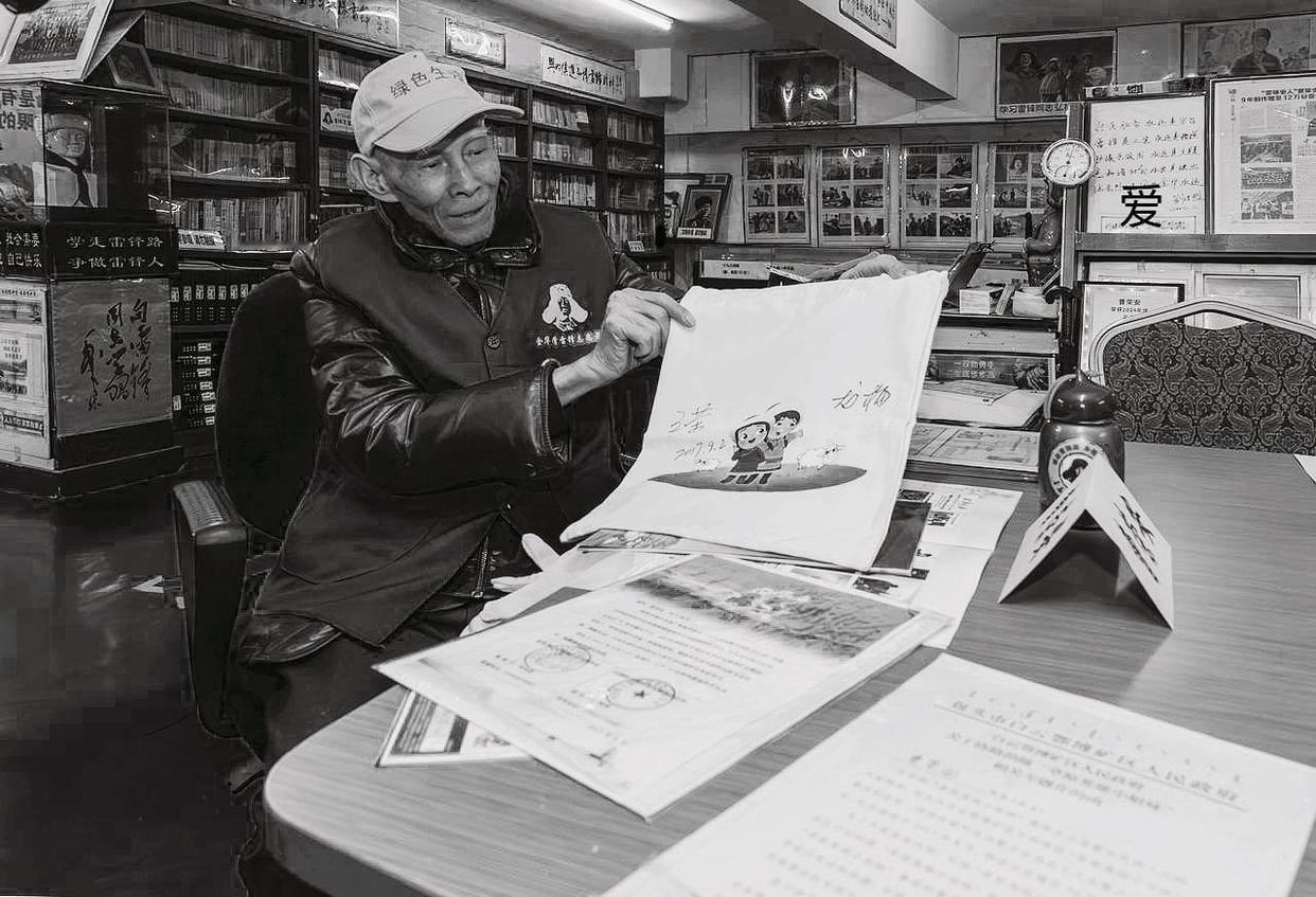 痛别！“雷锋老人”曹荣安逝世，一生坚守传承大爱
 
4月25日晚，曾荣获“中国好