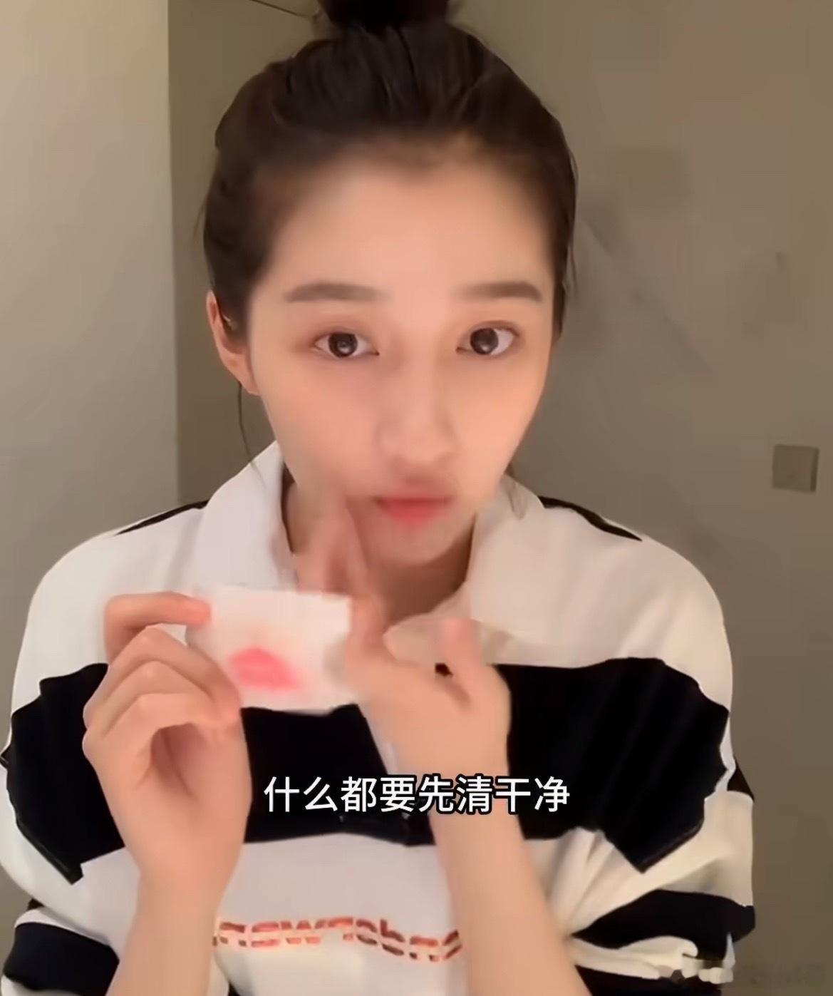 关晓彤卸妆完全就是卸掉了灰尘卸妆过程直观感受到，妆容只是锦上添花，素颜状态干净透