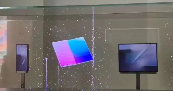 三星最贵手机来了！Galaxy Z Trifold三折叠下月发