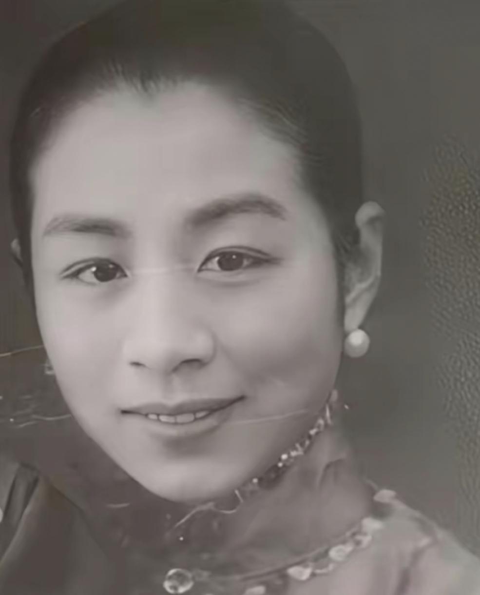 1947年，57岁北交大校长张福运，趁妻子熟睡，悄悄来到17岁养女房间。不久后养