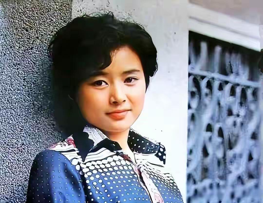 电影《庐山恋》，为什么会让张瑜当主演？
1979年选角的时候，男主郭凯敏很快敲定
