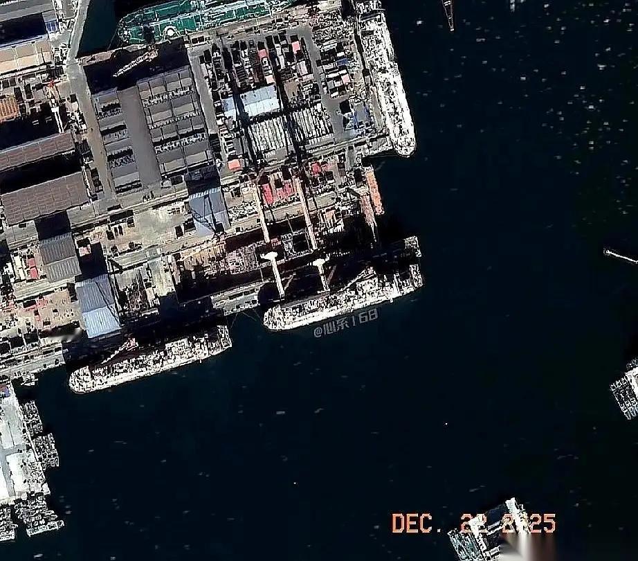 中国第四艘航母的建造消息，直接让小日子智库熬了好几个通宵。
他们扒着卫星图逐帧分