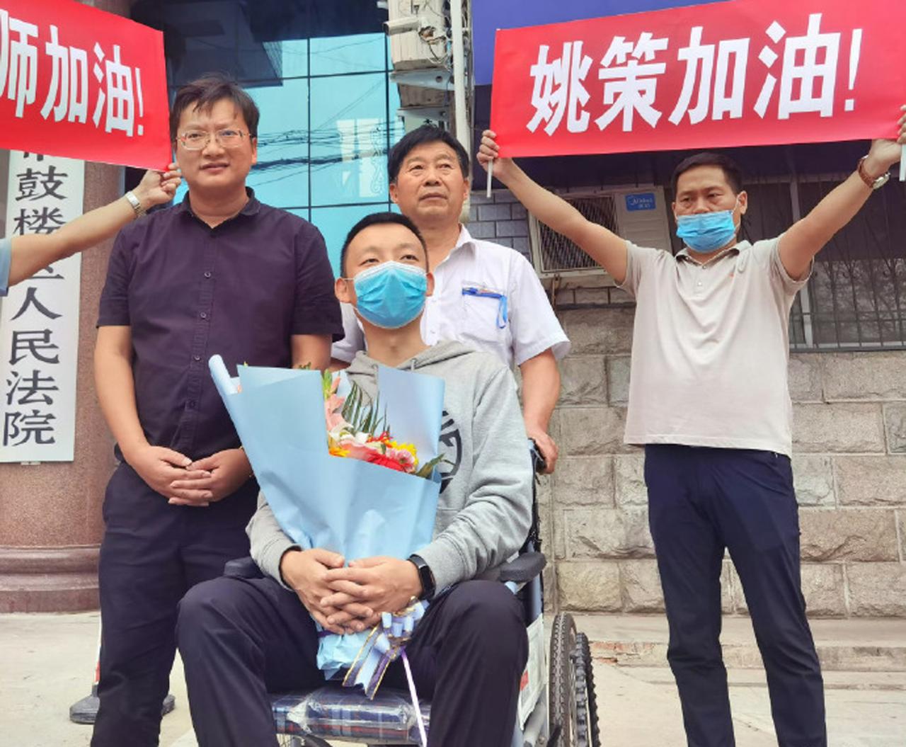错换人生28年当事人姚策生父离世，作为代理律师，万般感慨，满心唏嘘

大家好，我