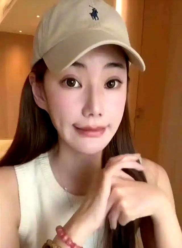 你说带一个刚满月的宝宝长途折腾四五小时得多累啊？
结果筱梅就带着汪宝从湾湾飞北京