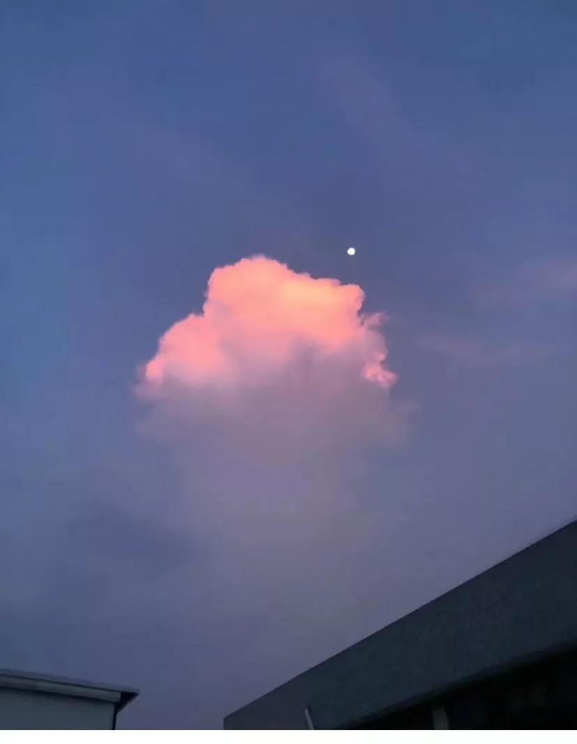 17岁刚毕业，我了一家美宜家上班一个月2300不包吃住，月休2天，必须做半年以上