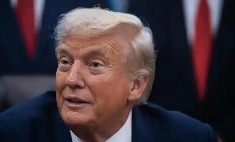 记者询问特朗普：如果泽连斯基不同意你的和平计划，会发生什么？特朗普回答：那他就可