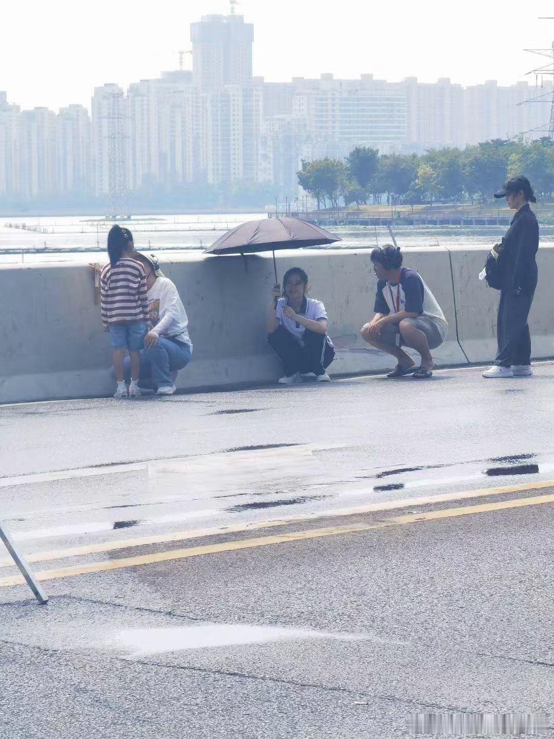#张婧仪独一无二校服路透##张婧仪新电影校服路透#张婧仪独一无二校服路透，期待新