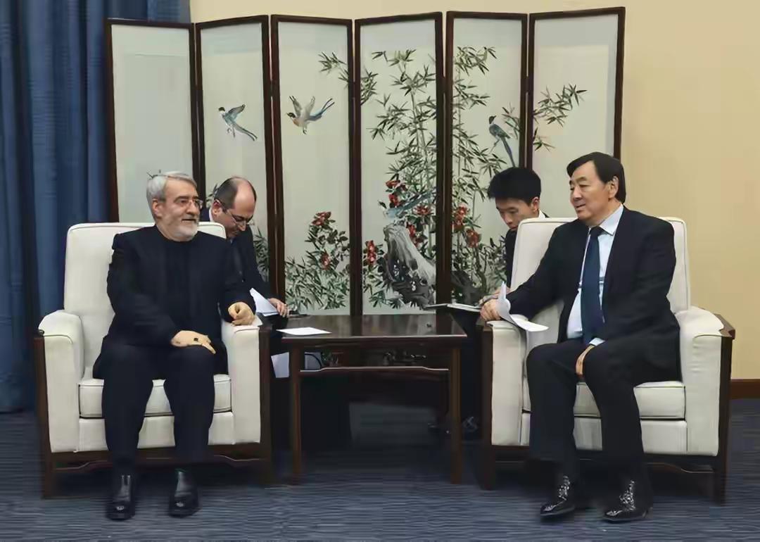 3月20日，中东问题特使翟隽会见了伊朗驻华大使法兹里，并就当前中东局势交换意见。