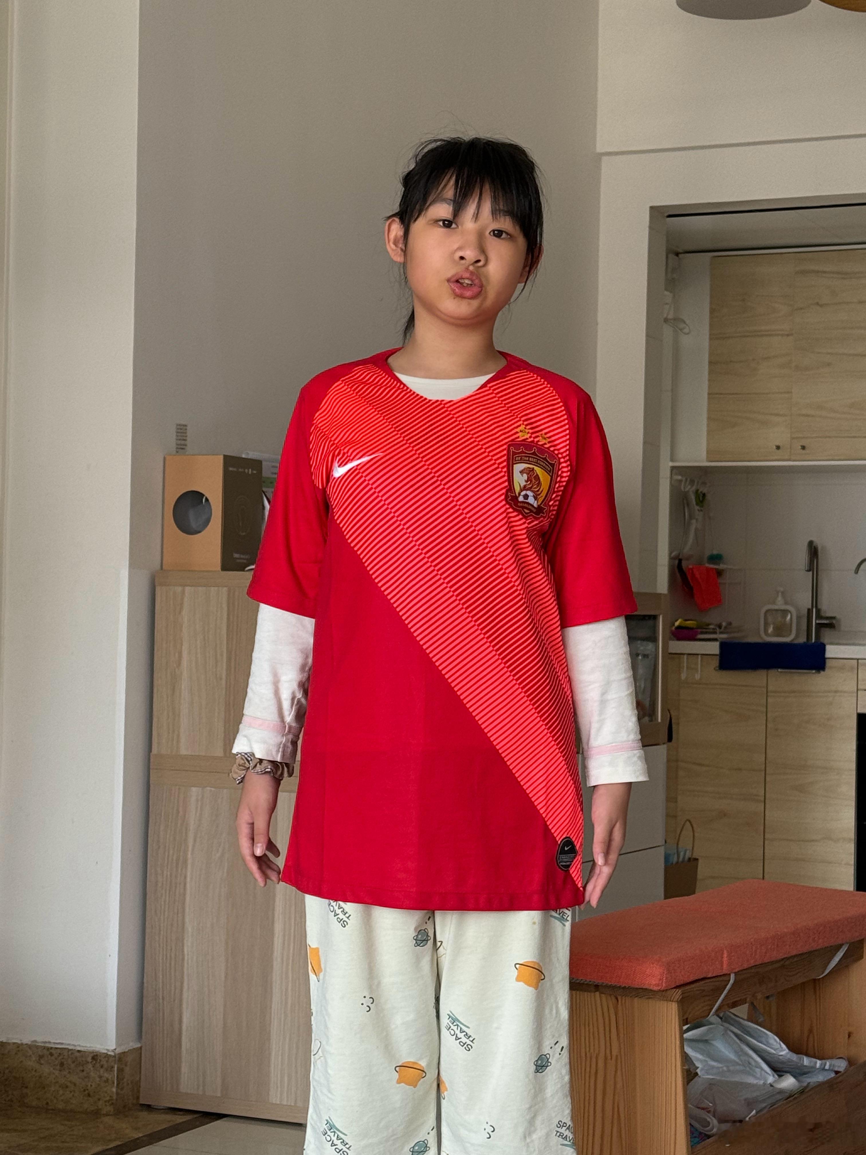 今晚去看粤超，衣柜底找到这件，这是几时的恒大波衫呢？ 