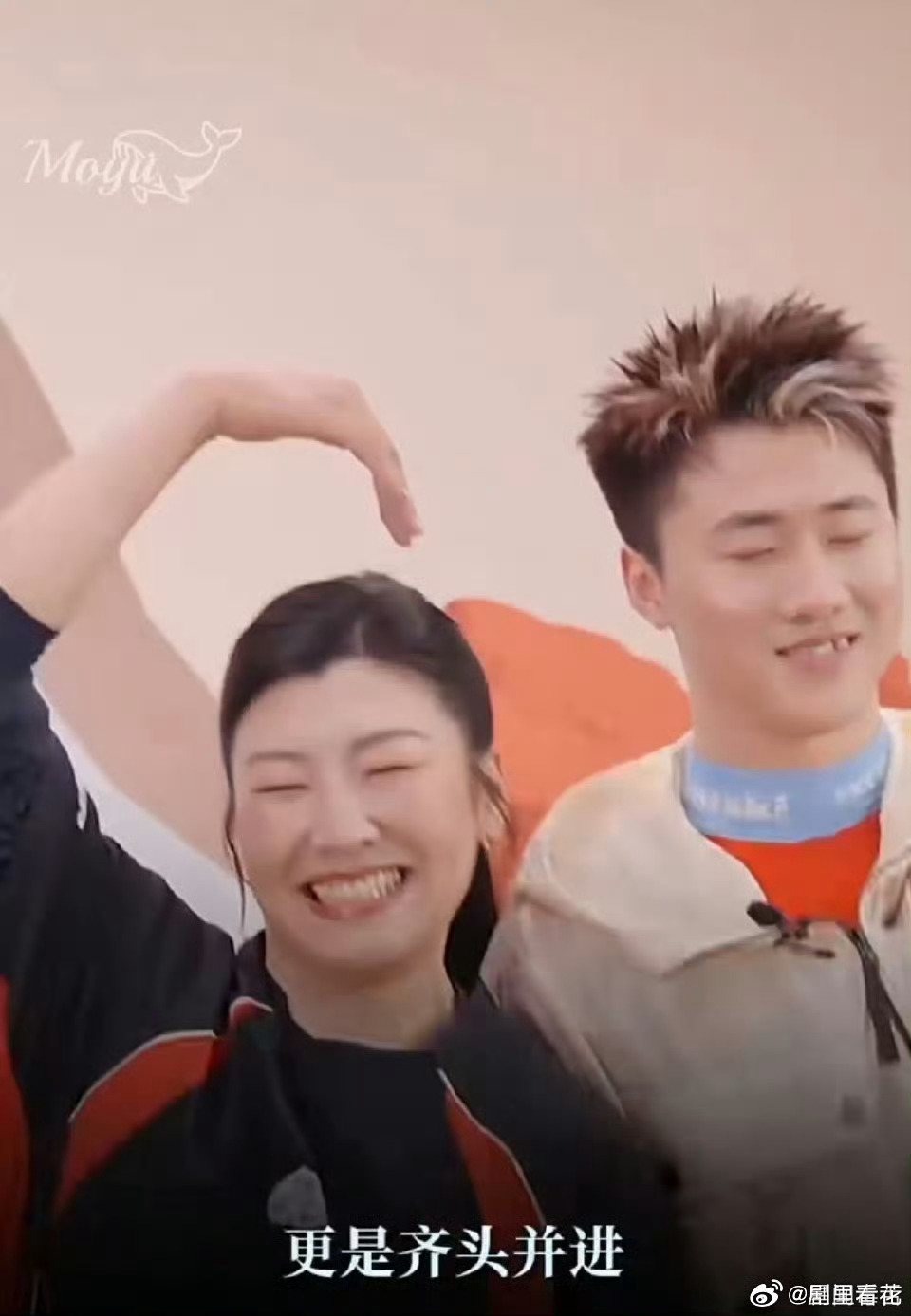 徐梦桃大型饭撒现场徐梦桃饭撒都不白来 有粉丝喊她名字，她哪怕在给别人送礼物，也会