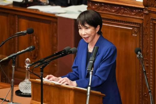 东京数万人冒雨围攻首相府：高市早苗，你这份“谄媚外交”到底坑了谁？

近日，东京