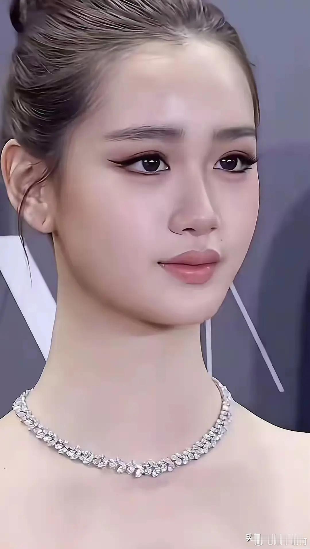 同样是钟丽缇的女儿，小女儿凭颜值出圈，比二个姐姐更惊艳 