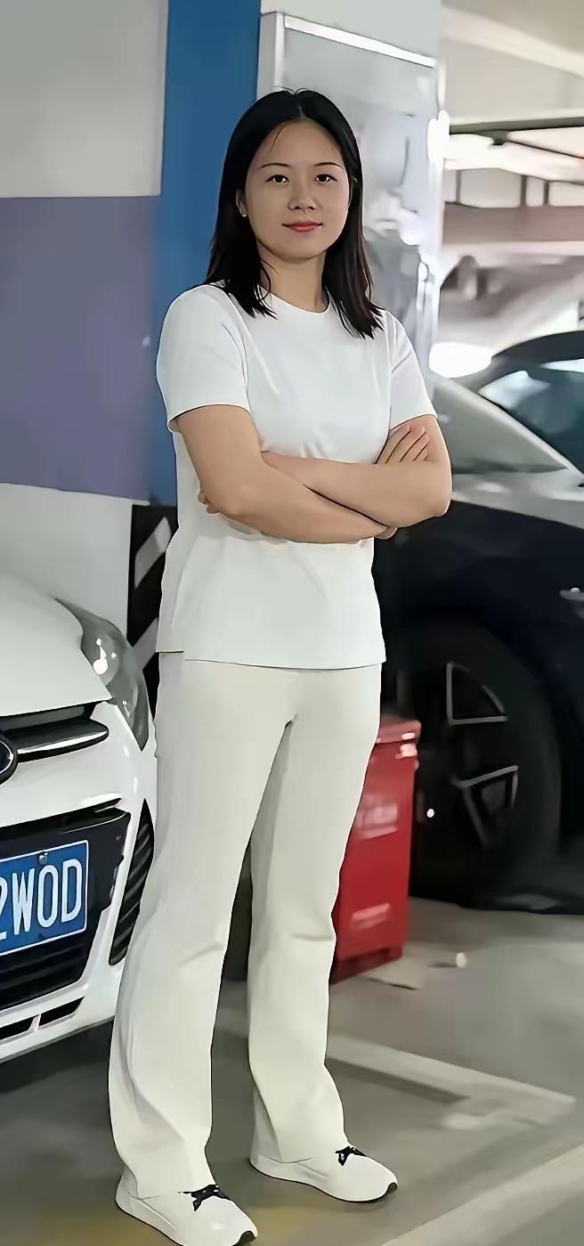 长沙占车位女为什么引起公众的集体愤怒，本质是公职人员利用身份放大矛盾，公众反感的