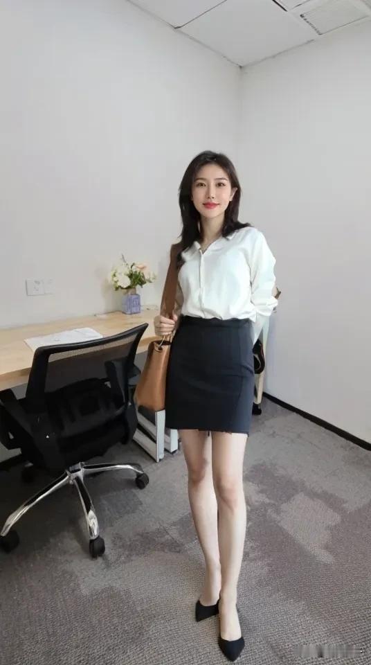 上班来的第一件事就是打卡，下班去的第一件事你知道是啥吗小老头[奸笑]#记录秋日生