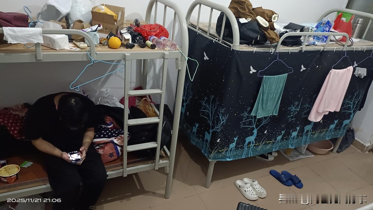 来女儿国工厂的第一个晚上，物品虽然有点凌乱但地面卫生和卫生间还挺干净的。就在这里