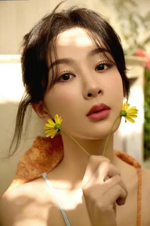演员杨子紫说：在拍《家有儿女》的时候，我非常感谢宋丹丹阿姨，因为她教了我很多课堂