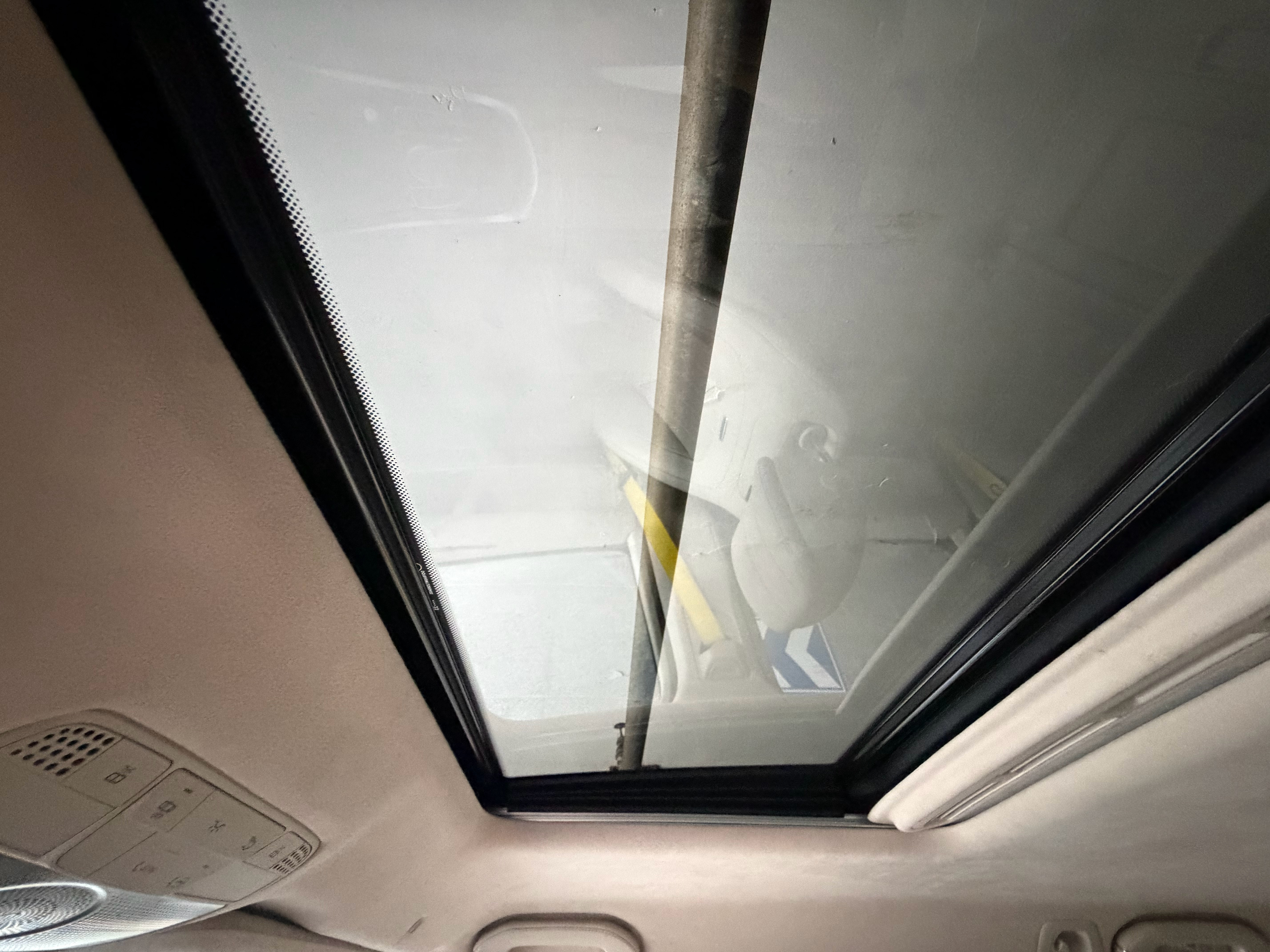 每次开G进出地库都挺有压力的因为刮过一次顶…有点PTSD了我与汽车的日常杰克的生