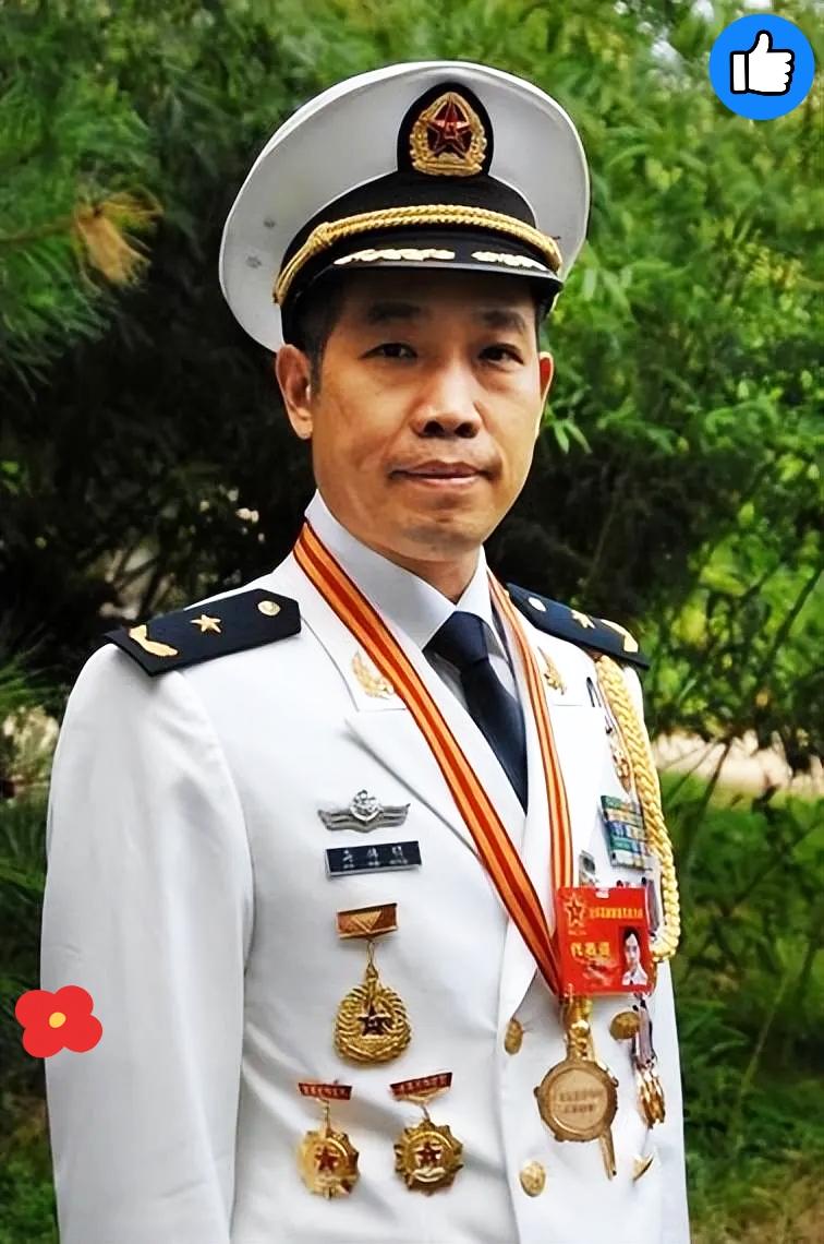 福建舰入列那天，马伟明院士躲在人群后默默鼓掌，一脸平静的样子，比父亲送女儿出嫁还