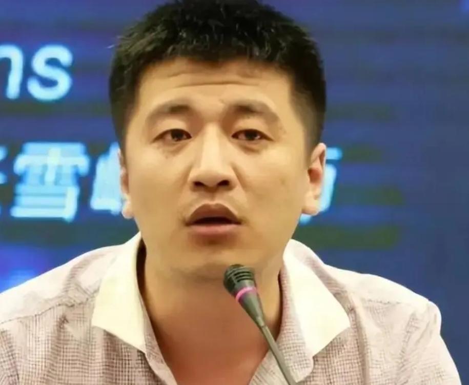 贾浅浅这次翻车，张雪峰的话又应验了。

贾浅浅又上热搜了，这次是涉嫌论文抄袭。