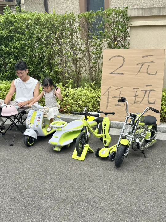 小孩姐有两下子👍……摆摊自己挣零花钱啦