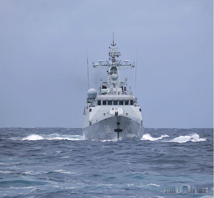 中日关系紧张之际，越南派遣军舰穿越台湾海峡，12月11日越南外交部发言人表示：任