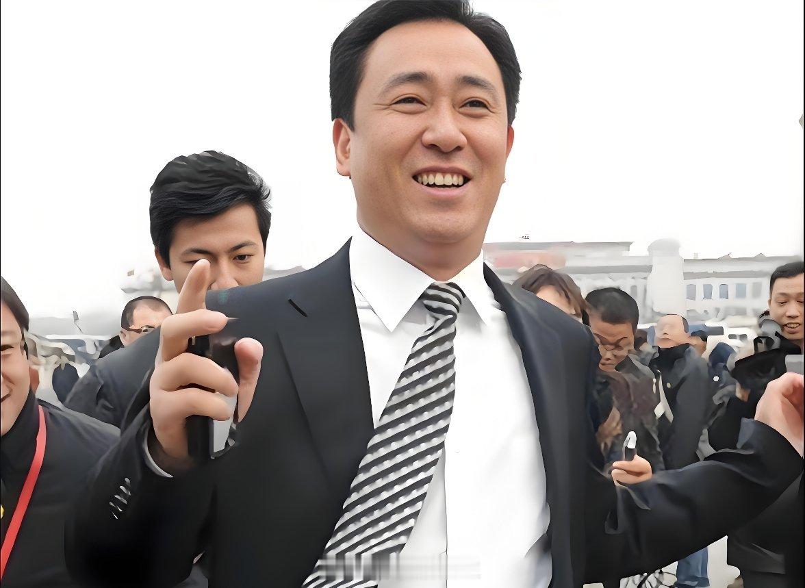 许家印一审被判无期靴子落地。从昔日地产首富到数罪并罚判处无期徒刑，恒大的坍塌不仅